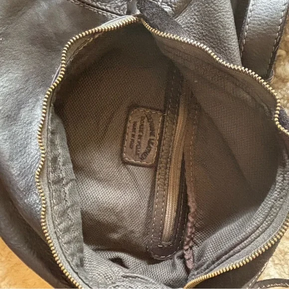 Black Leather Sling/Crossbody Bag - Great Condition - Picture 5 of 7